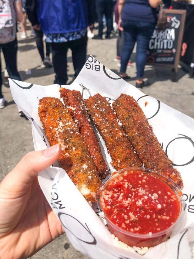 Must Eat Food in New York For FirstTimers Find Love and Travel